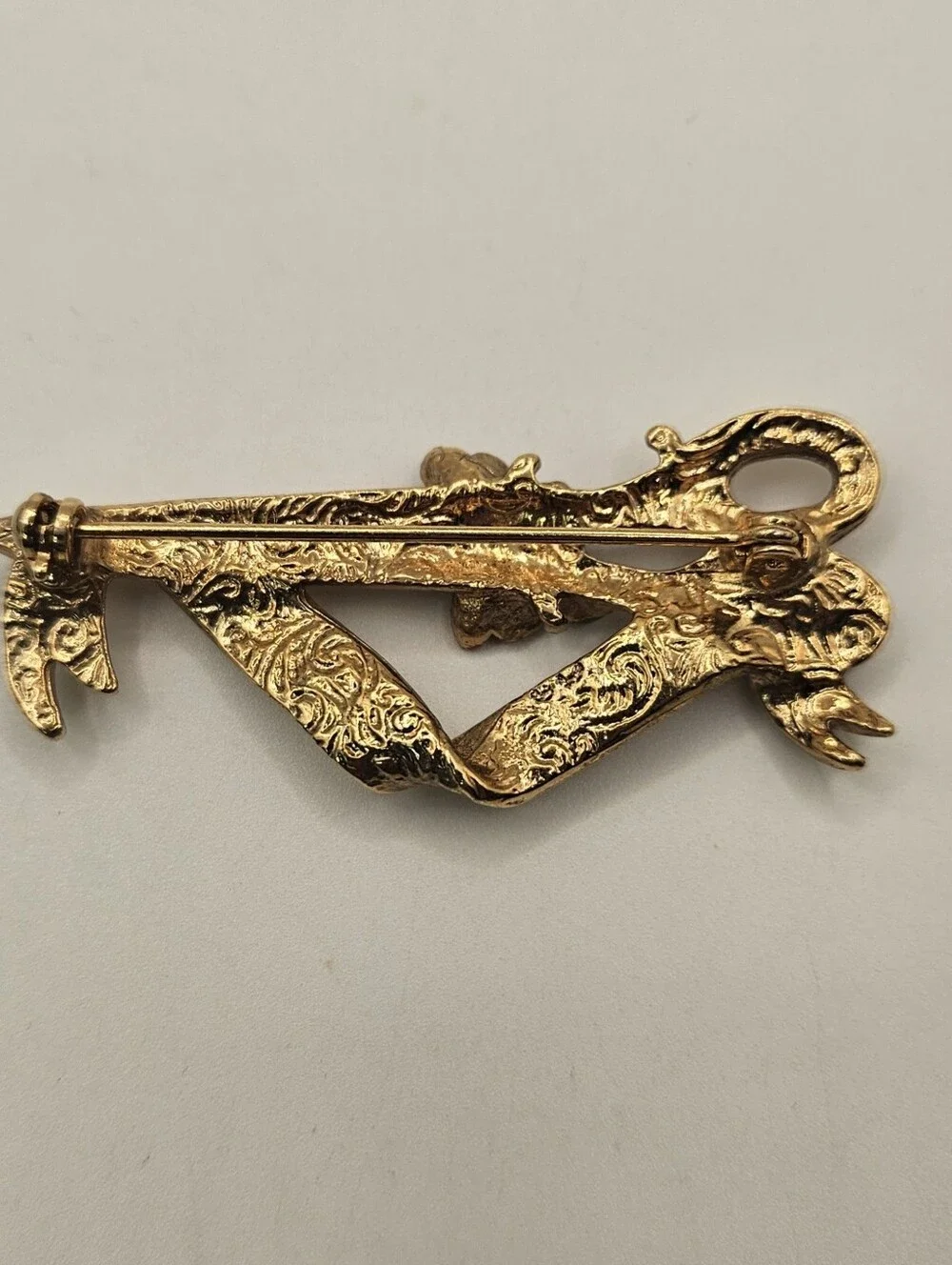 Vintage Gold Tone Scissors Shears Brooch Pin Enamel Rose Ribbon Jewelry